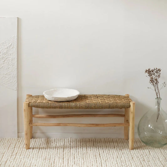 Banquette en bois brut et fibres de palmier tressé – Doum