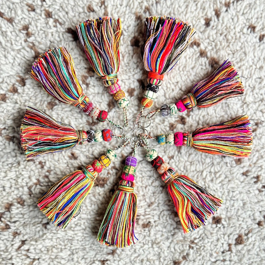 Porte-Clés Multicolore en Pompon et Boules de Feutre – Artisanat Marocain