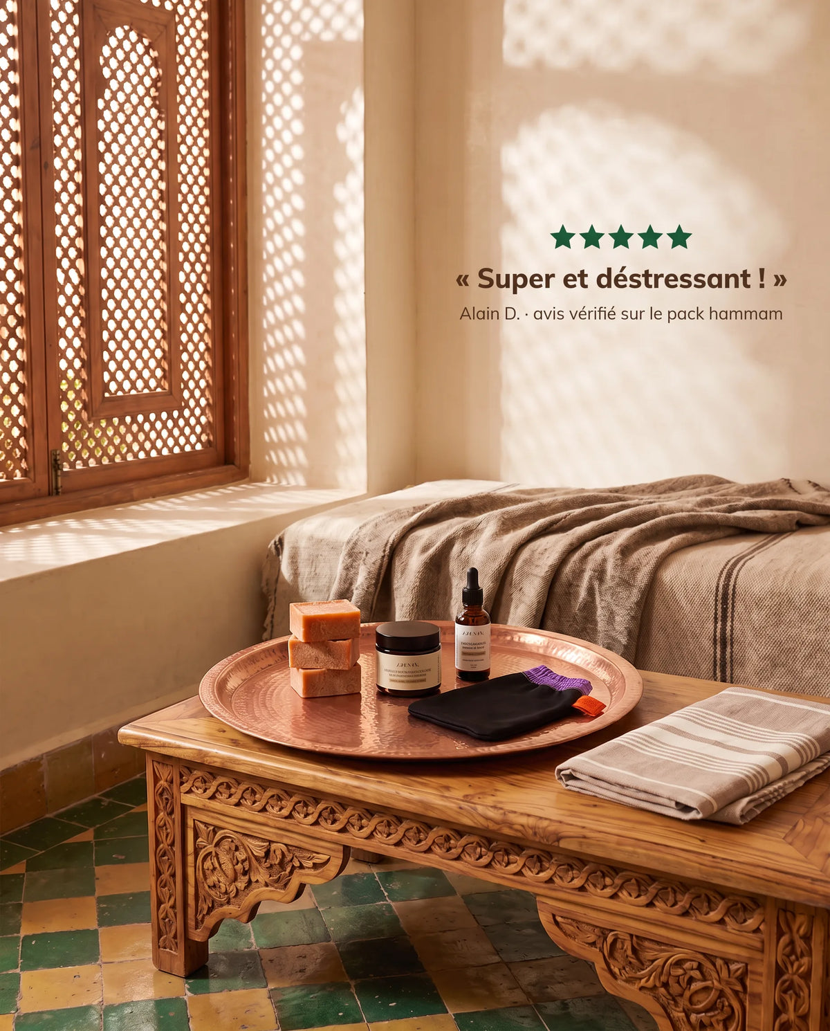 Le coffret dans un intérieur marocain, avec l'avis vérifié d'un client sur le pack hammam
