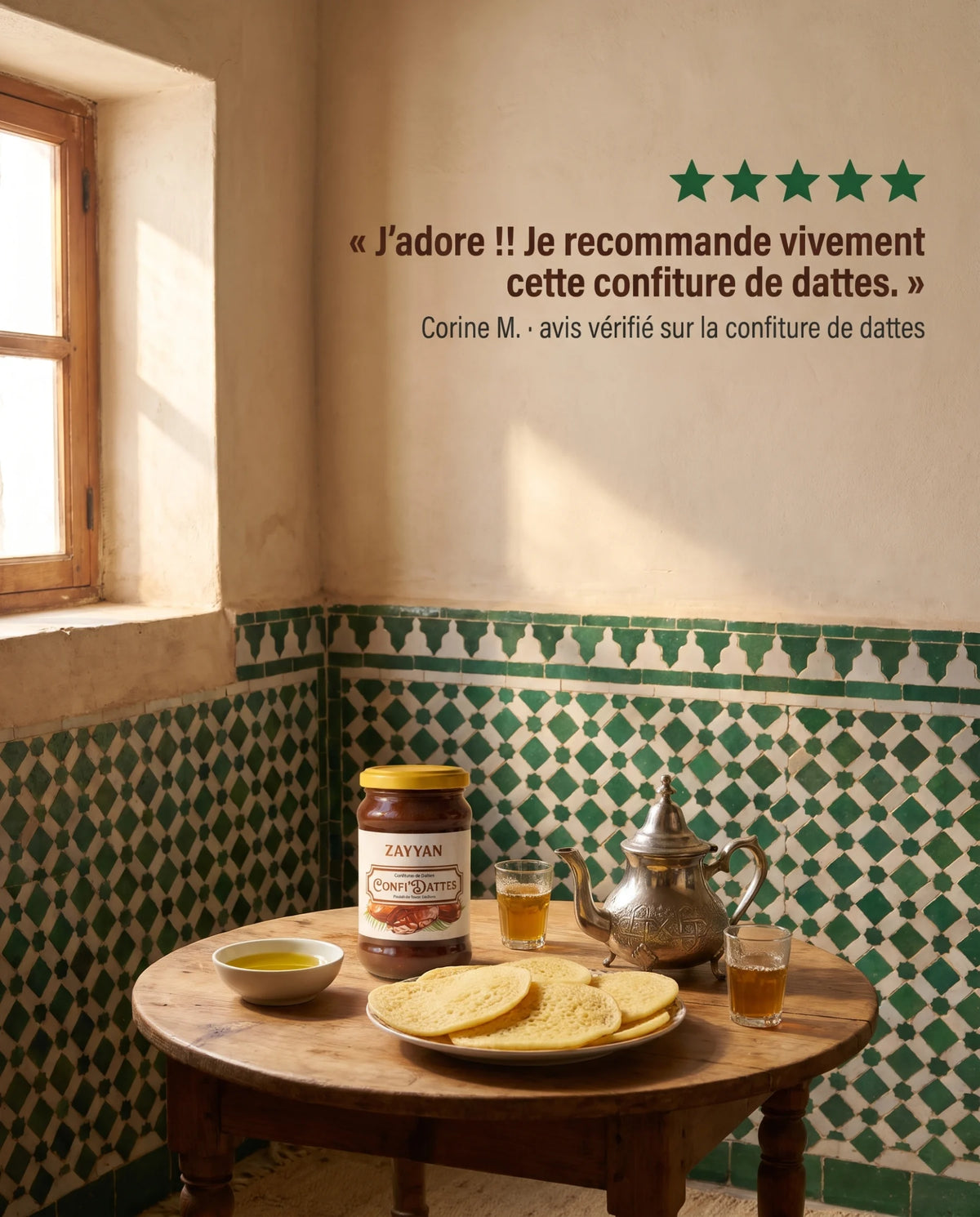 Confiture de dattes sur une table de petit-déjeuner marocaine, avis client cinq étoiles