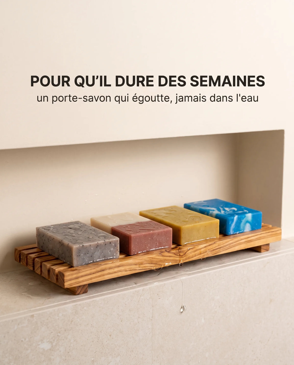 Savons à froid Zayyan sur un porte-savon en bois d'olivier qui égoutte