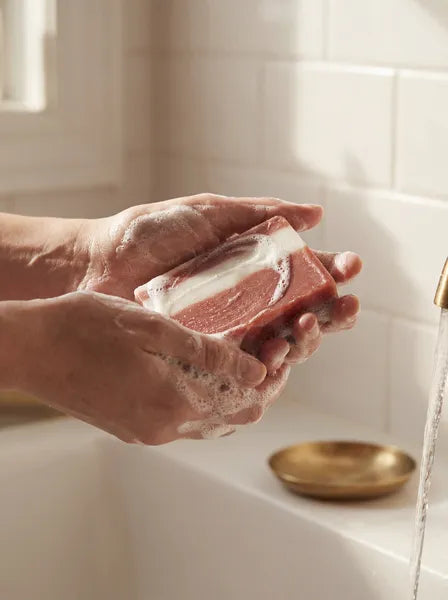 Savon aux trois argiles - Saponifié à froid, artisanal — utilisation