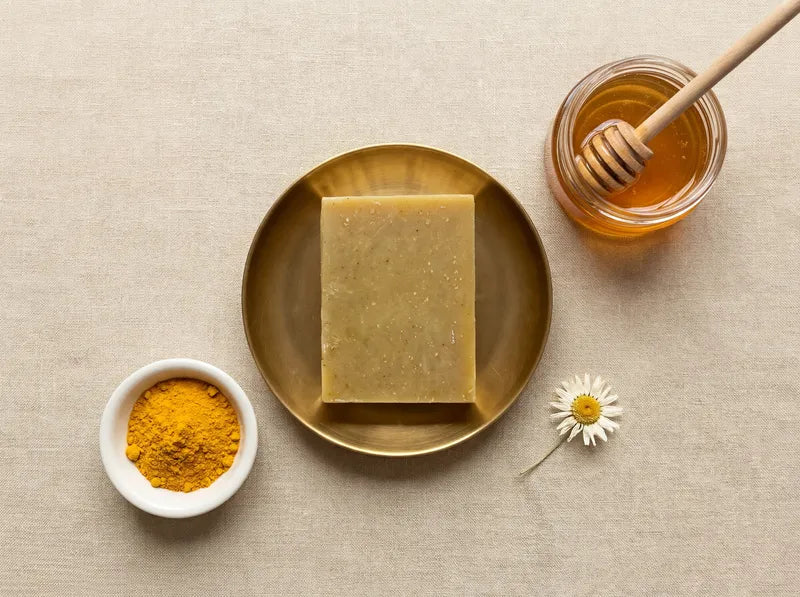 Savon au curcuma & miel - Saponifié à froid, artisanal — utilisation